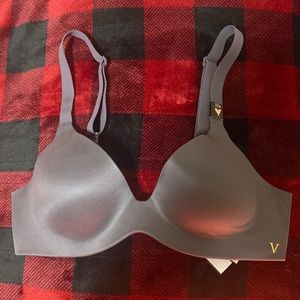 NWT Victoria Secret 32B Bra